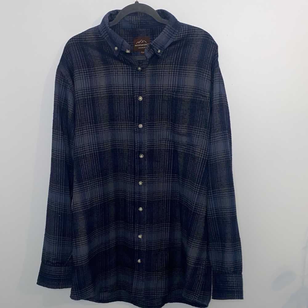 Classic Men’s Navy Plaid Button-Down Shirt